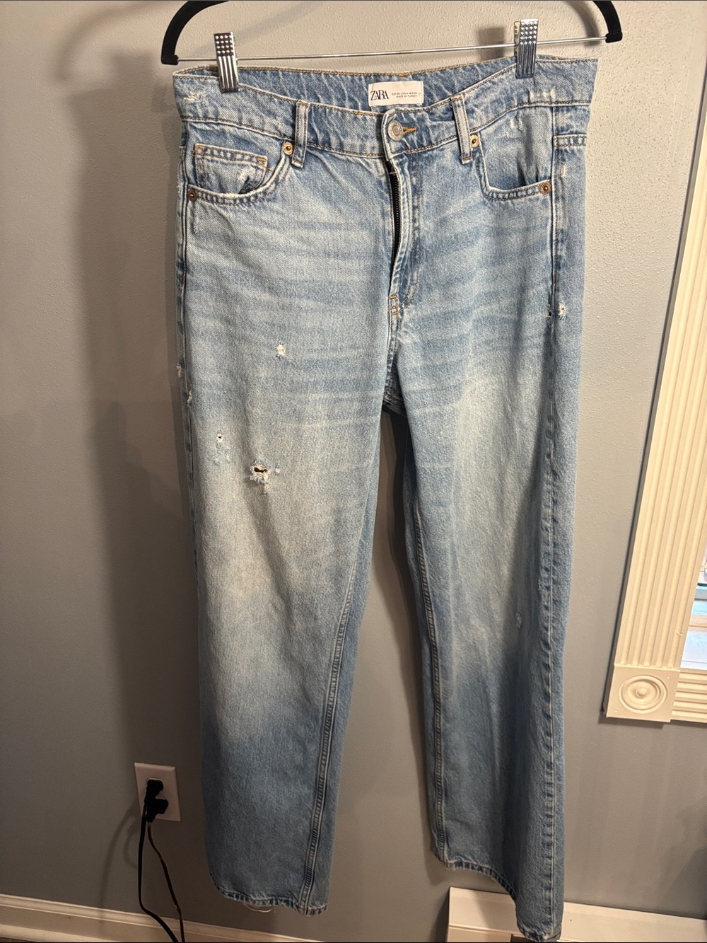 Zara Light Blue MID-High-Rise Distressed Women’s Jeans, Size 4